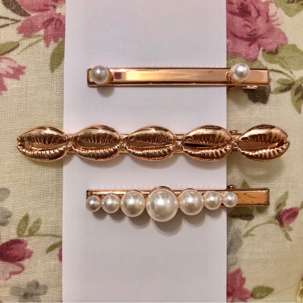 🩵 Free add-on || Rose gold and pearls hair clips (set of 3)